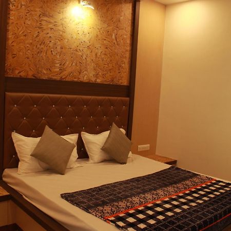 Hotel Skylark Vapi Extérieur photo