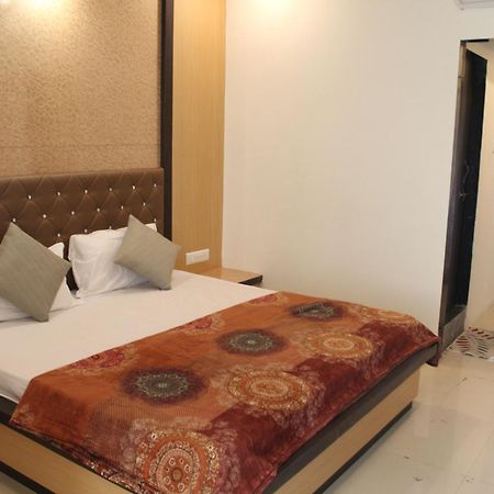 Hotel Skylark Vapi Extérieur photo