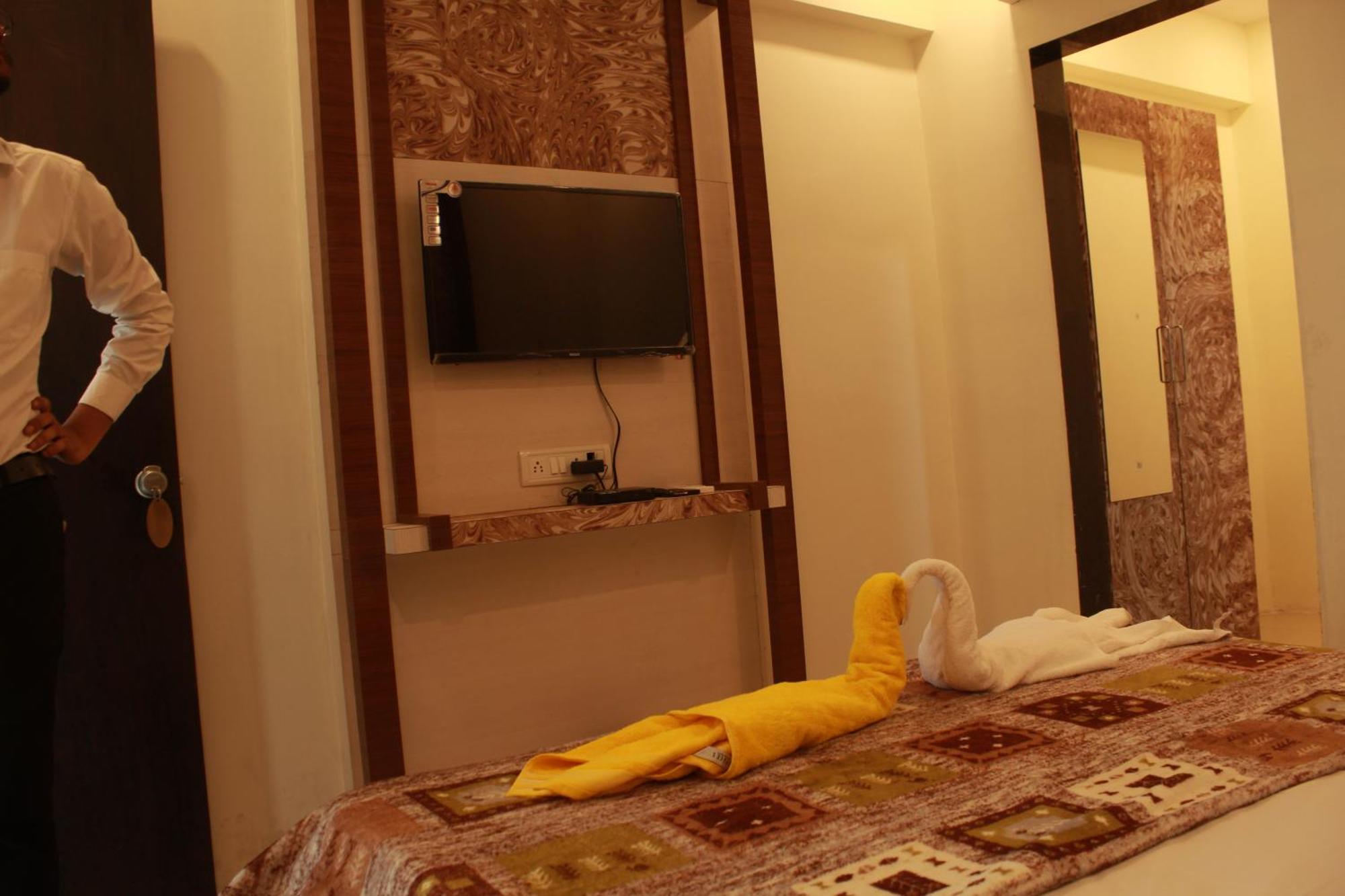 Hotel Skylark Vapi Extérieur photo
