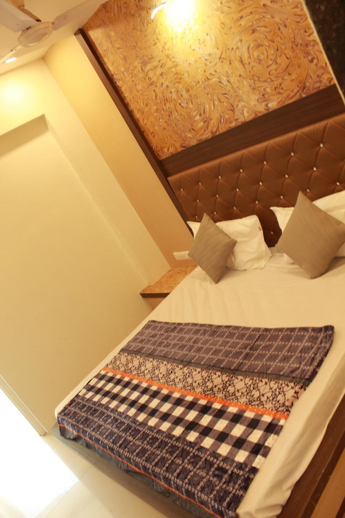 Hotel Skylark Vapi Extérieur photo