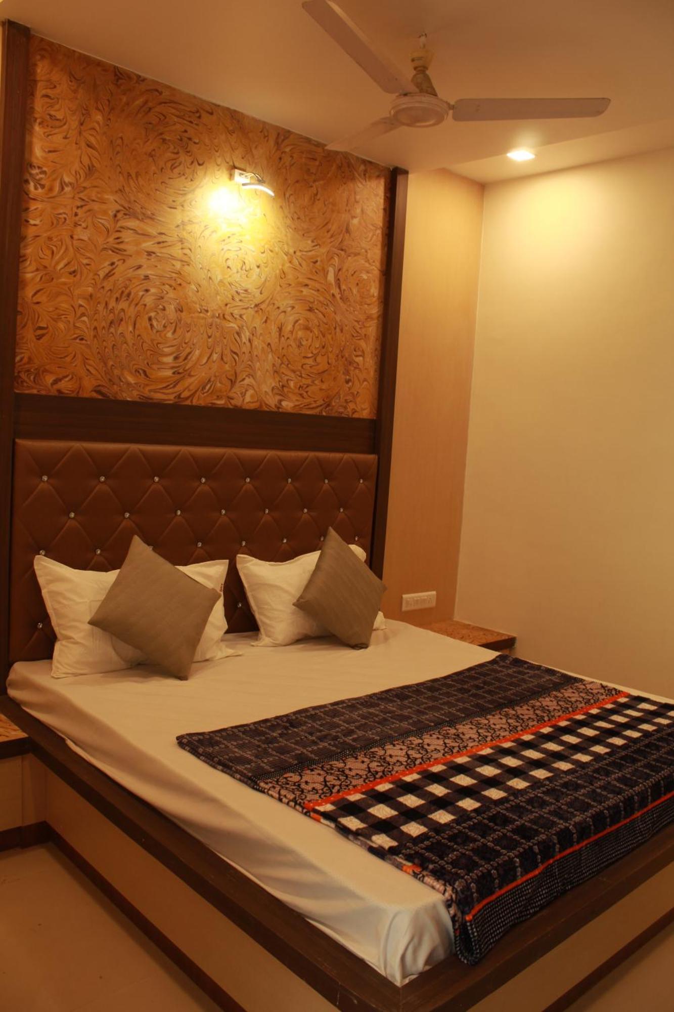 Hotel Skylark Vapi Extérieur photo