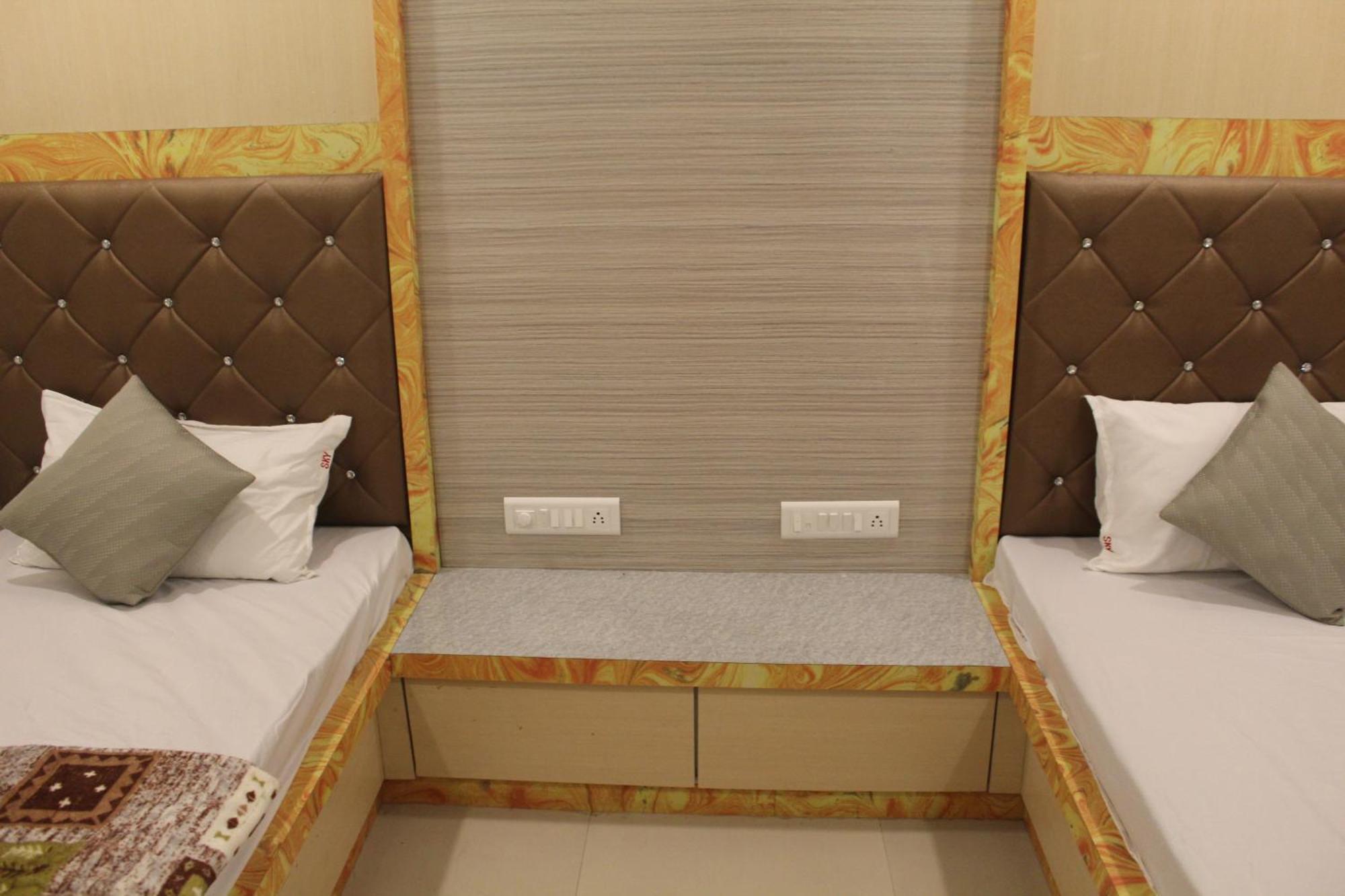 Hotel Skylark Vapi Extérieur photo