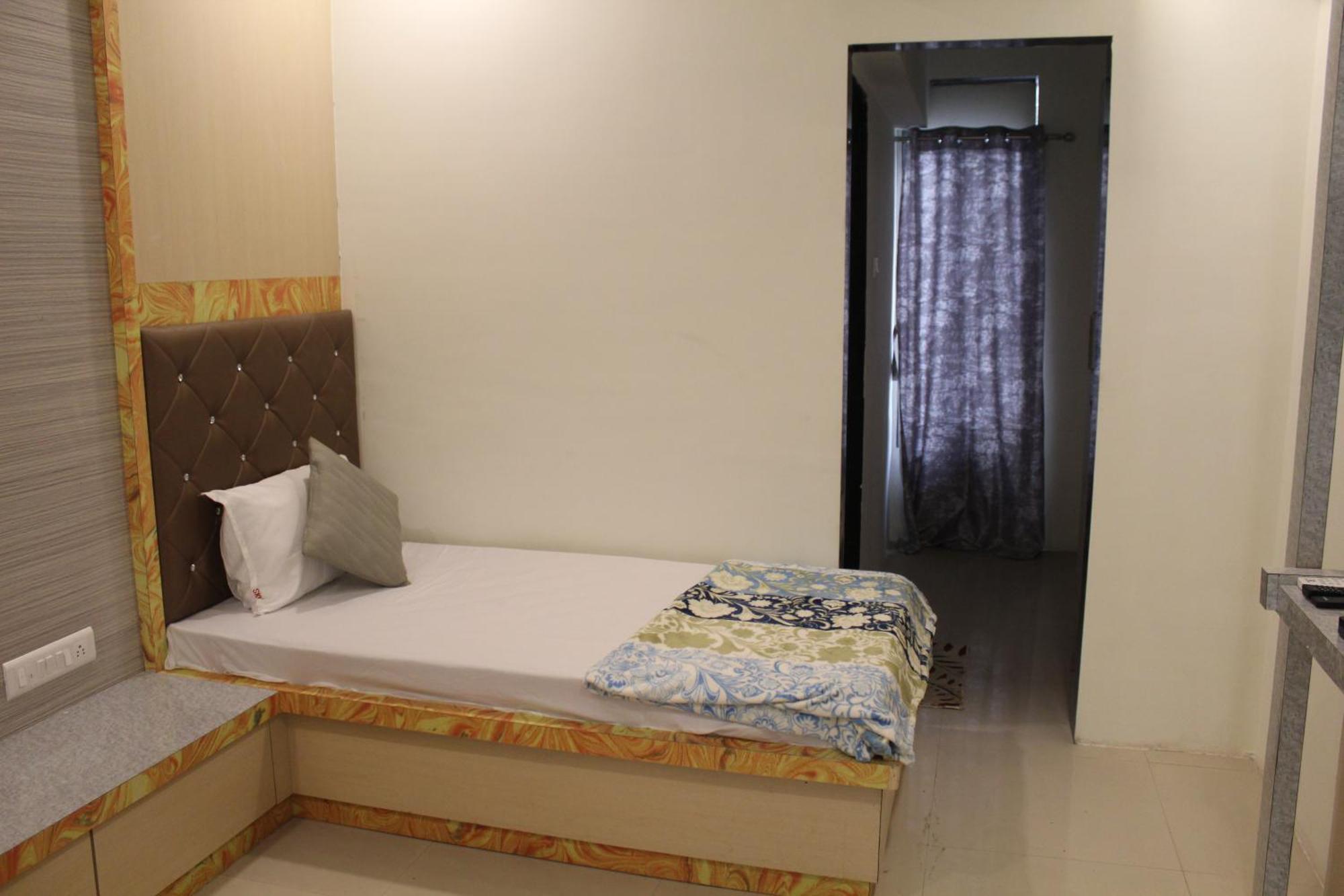 Hotel Skylark Vapi Extérieur photo