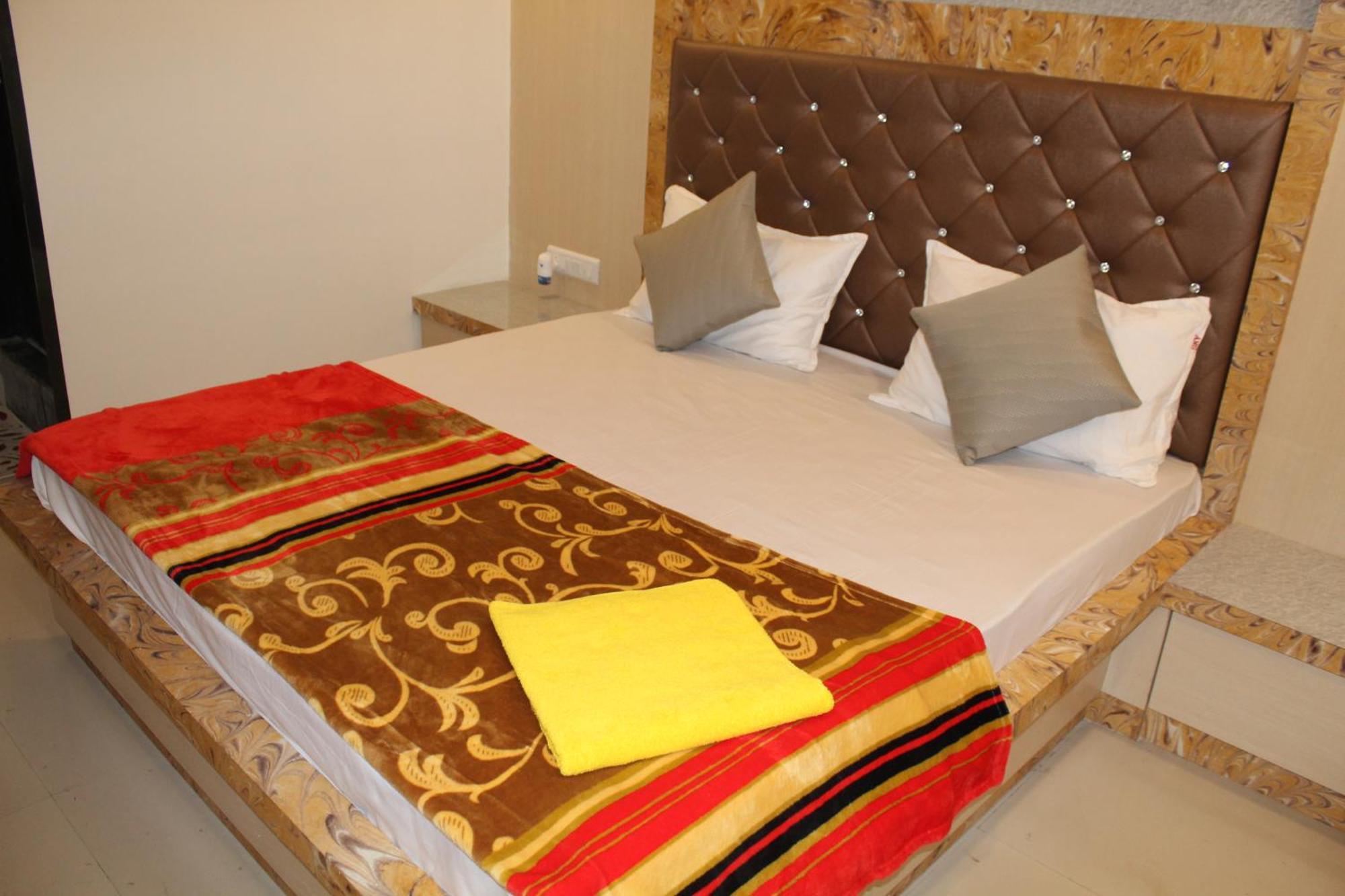 Hotel Skylark Vapi Extérieur photo