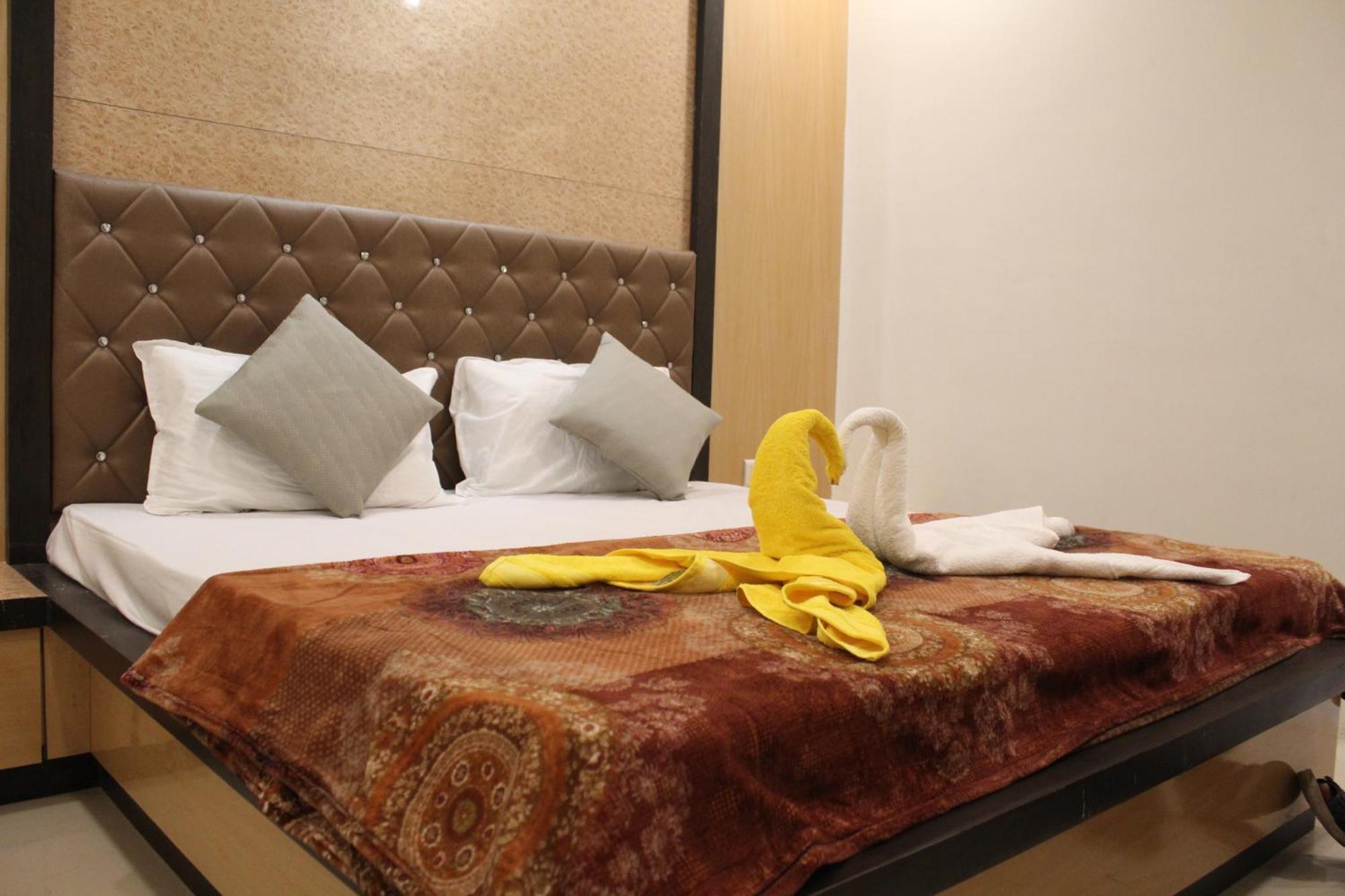 Hotel Skylark Vapi Extérieur photo