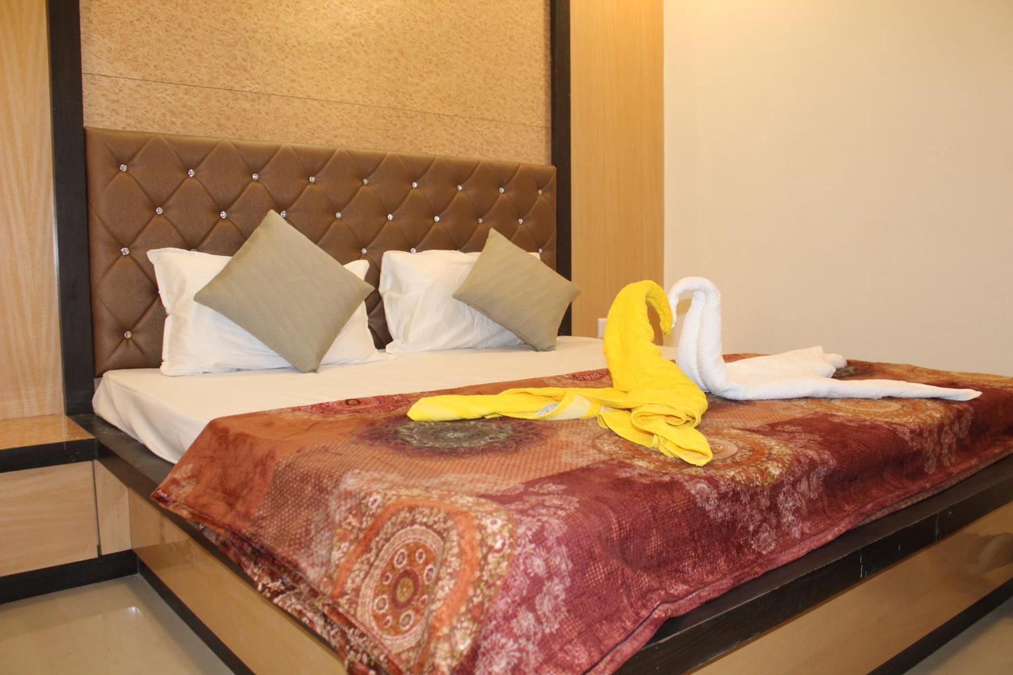 Hotel Skylark Vapi Extérieur photo