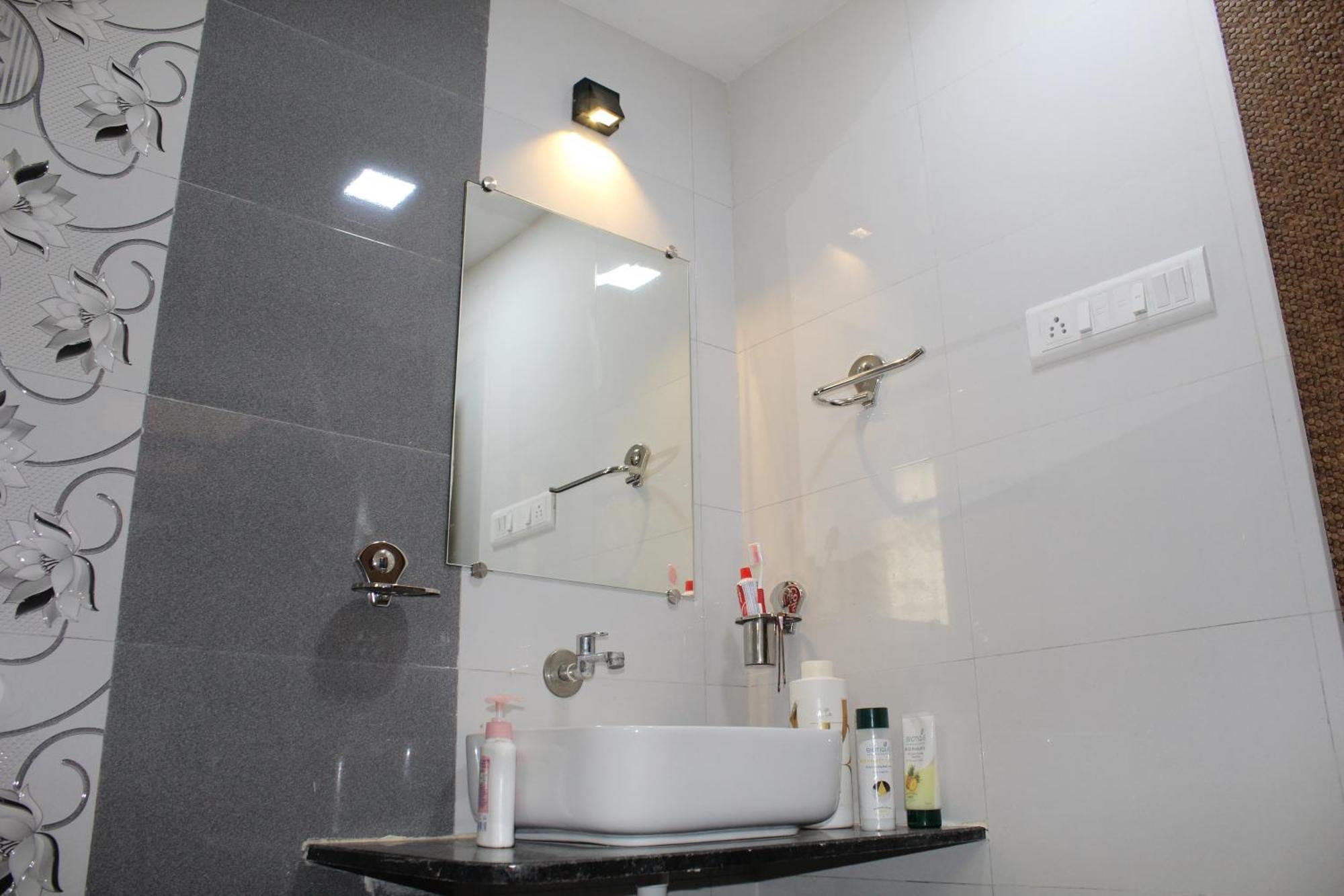 Hotel Skylark Vapi Extérieur photo
