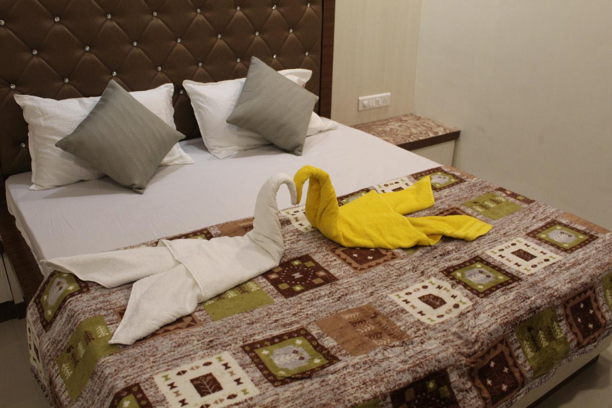 Hotel Skylark Vapi Extérieur photo