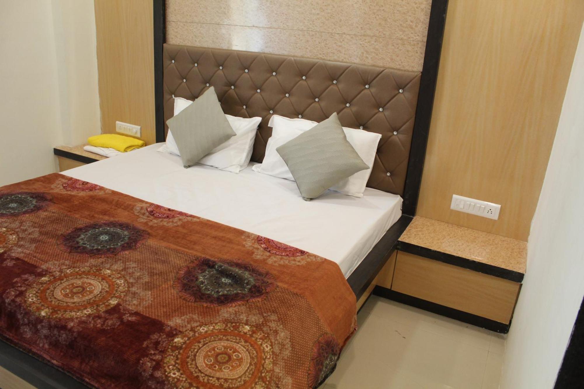 Hotel Skylark Vapi Extérieur photo