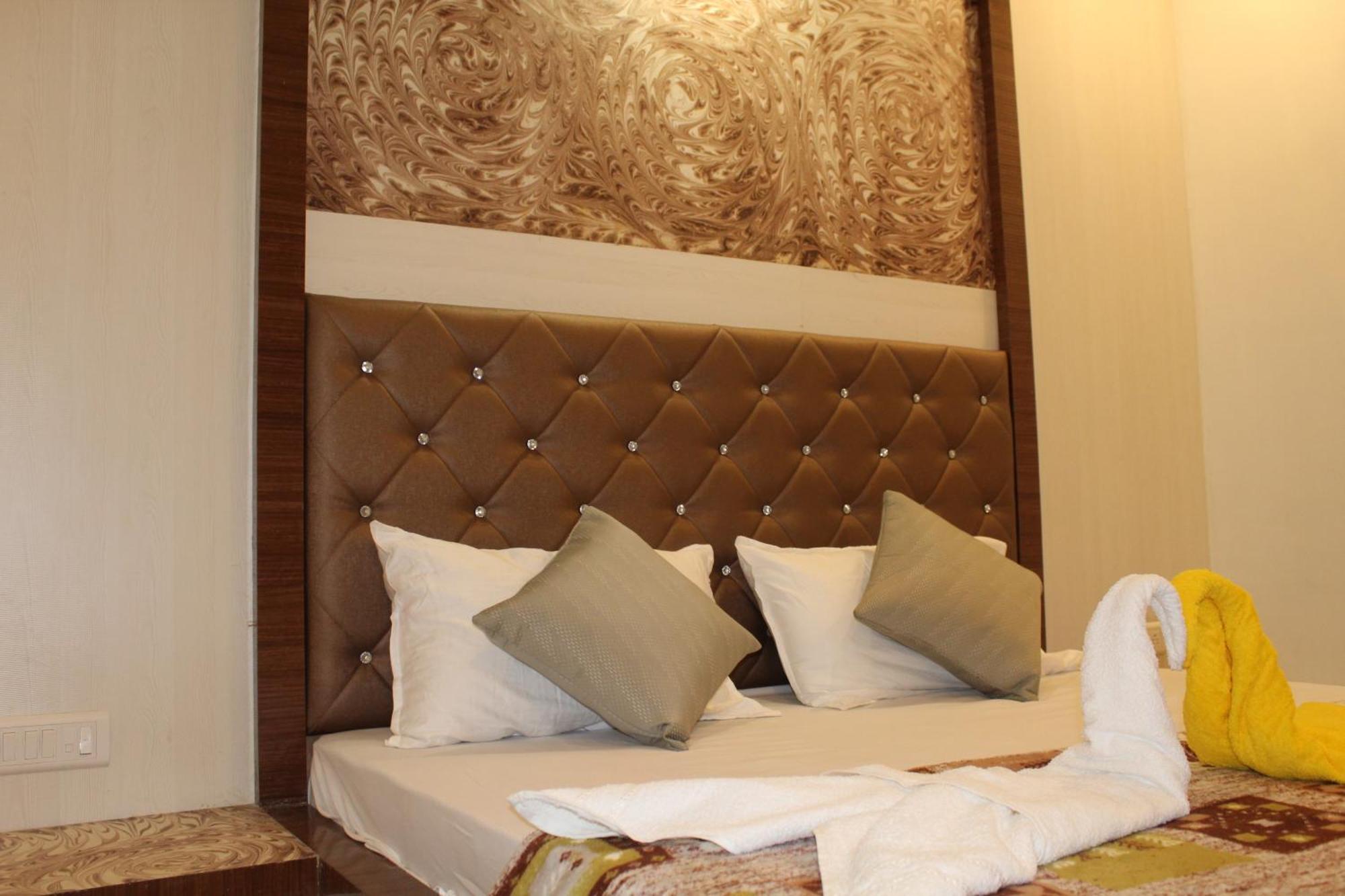 Hotel Skylark Vapi Extérieur photo