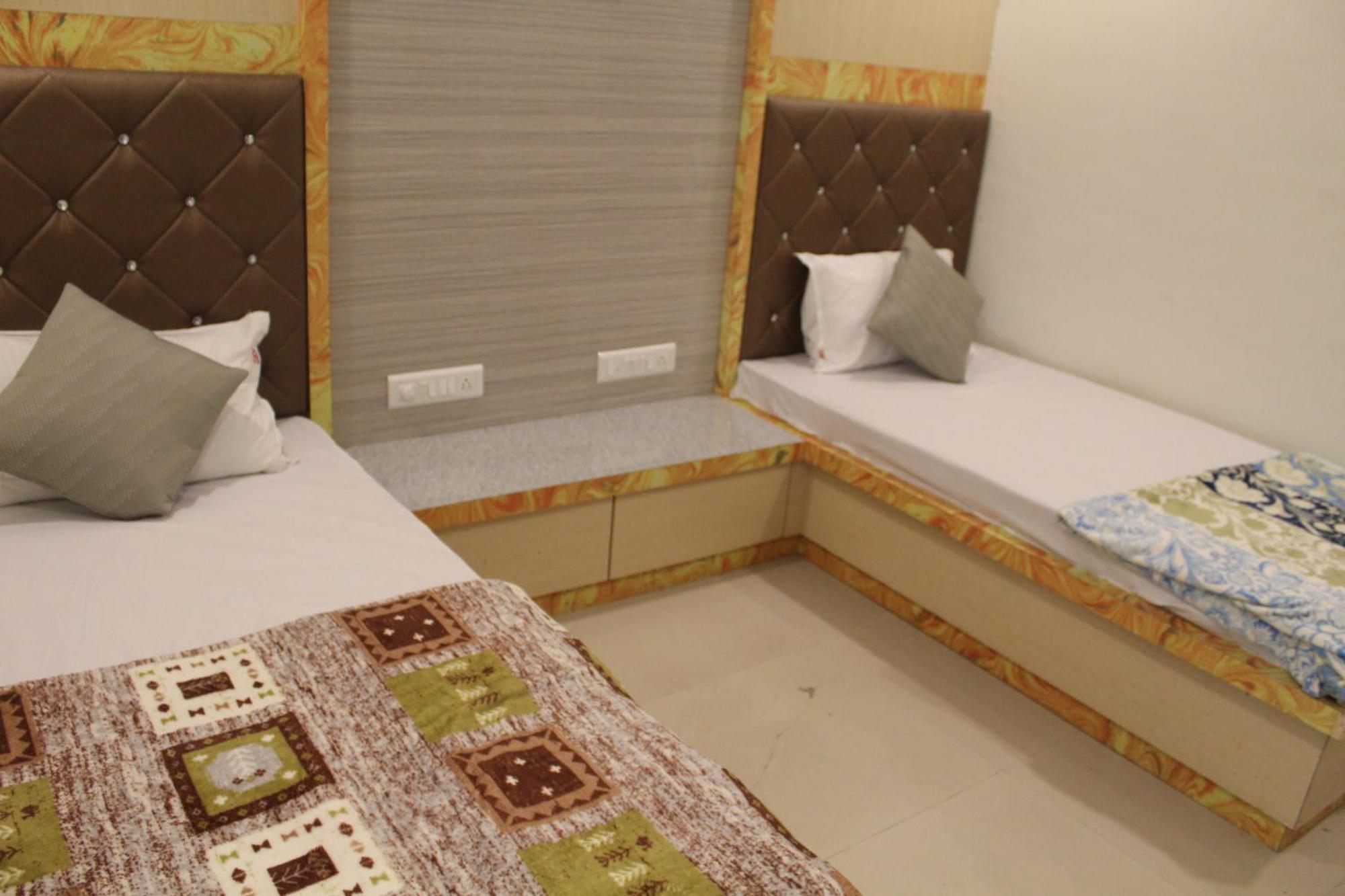 Hotel Skylark Vapi Extérieur photo